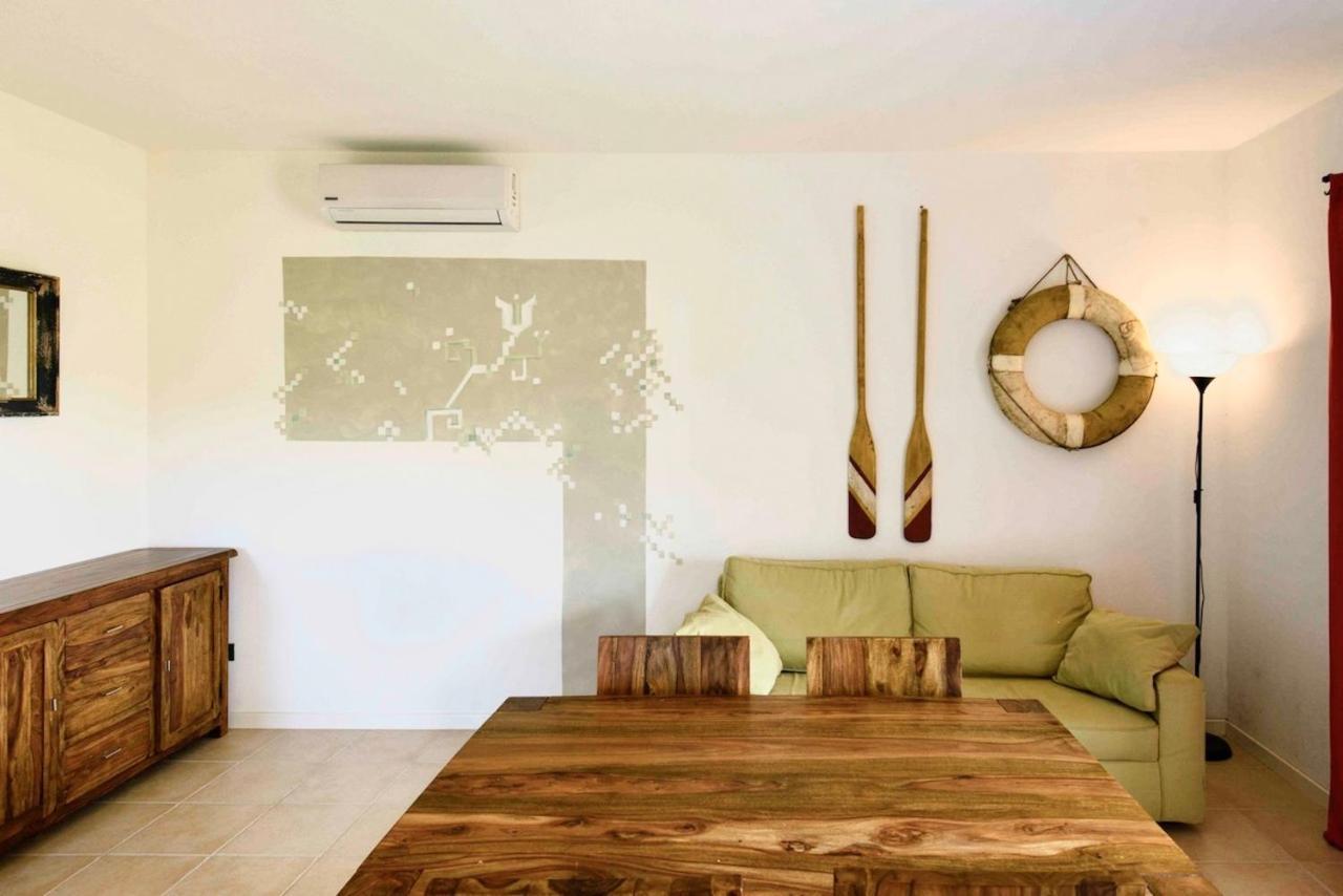 Residence Con Piscina A 4 Km Da Baja Sardinia Cala Bitta Екстер'єр фото